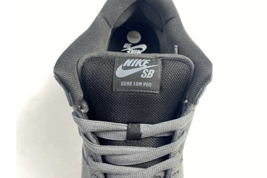 Dunk AR0778-001 Nike SB Low Dark Black Grey Gum 0713